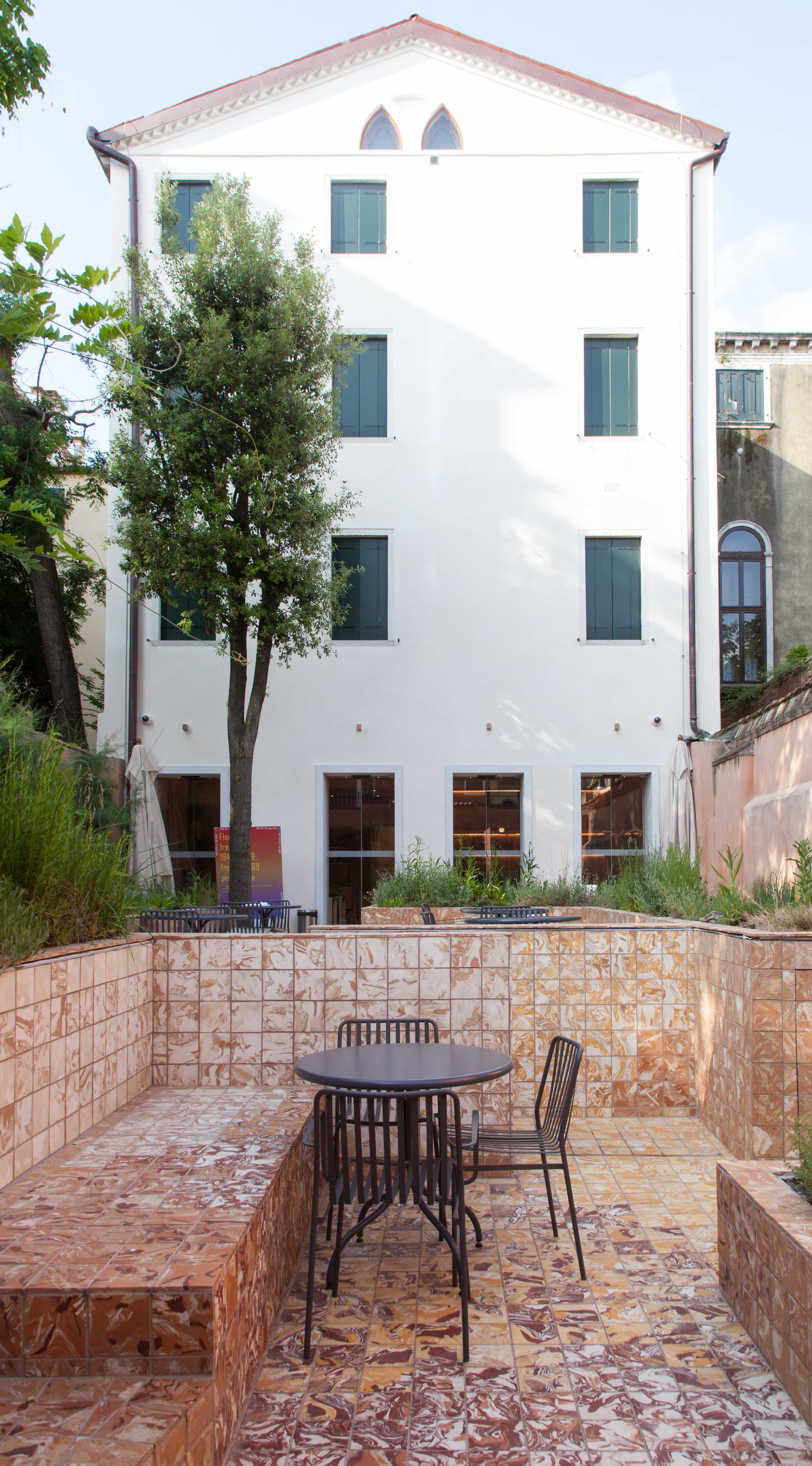 Assemble Laguna Viva 02 Assemble